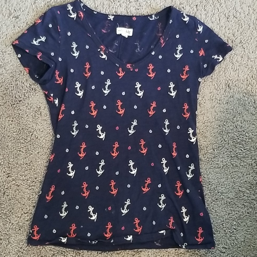 Navy anchor v neck tee